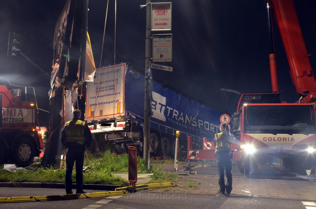 VU LKW umgestuerzt Feldkassel Industriestr Robert Boschstr P267.JPG